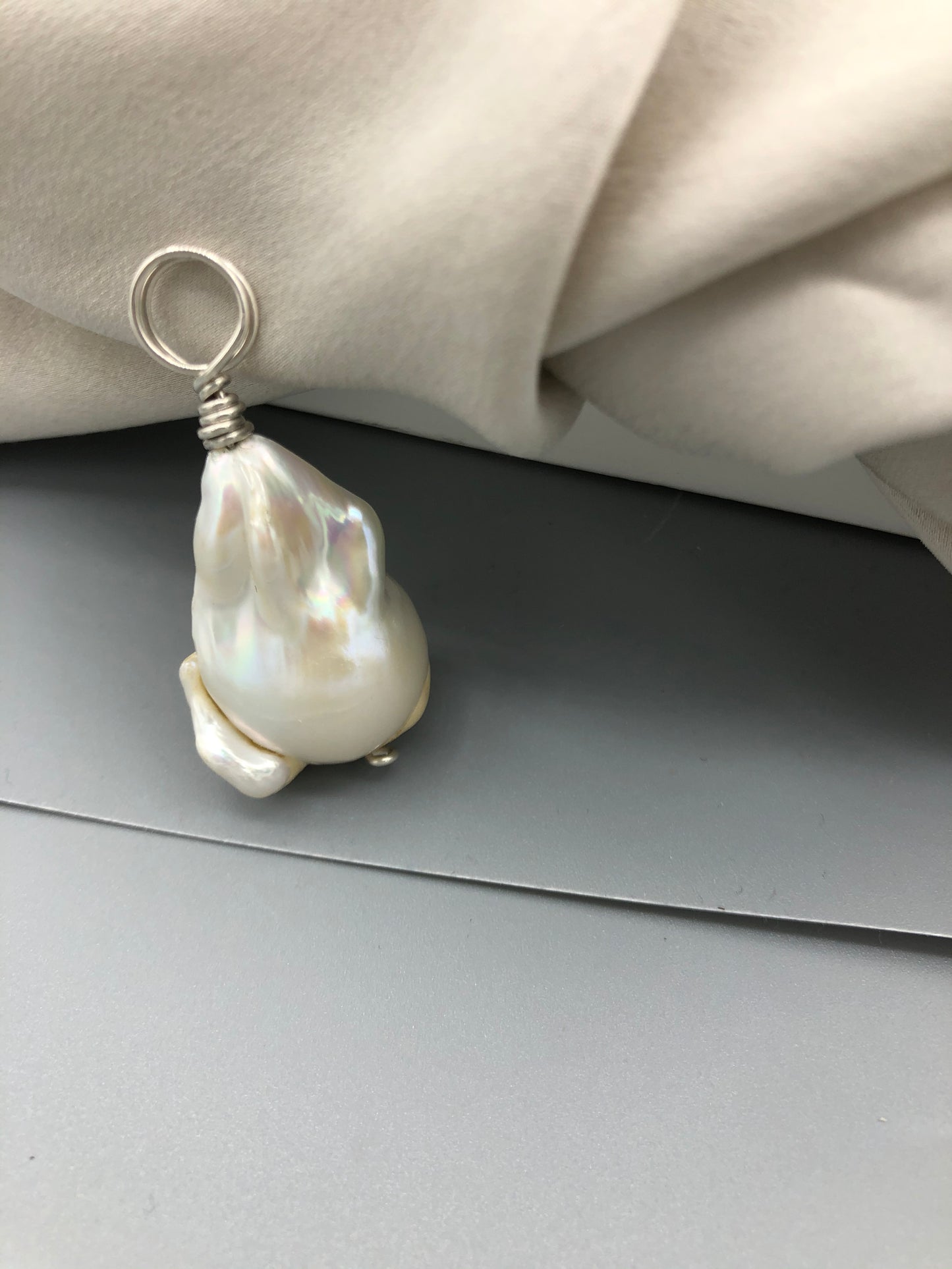 Pearl Pendent 001