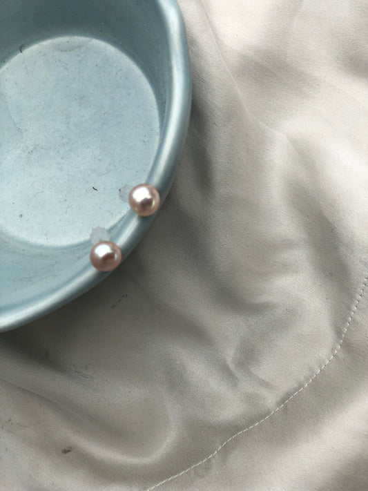 Pearl stud 005