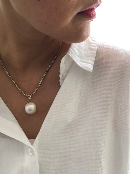 Pearl Pendent 002