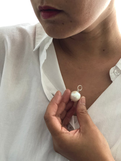 Pearl Pendent 002