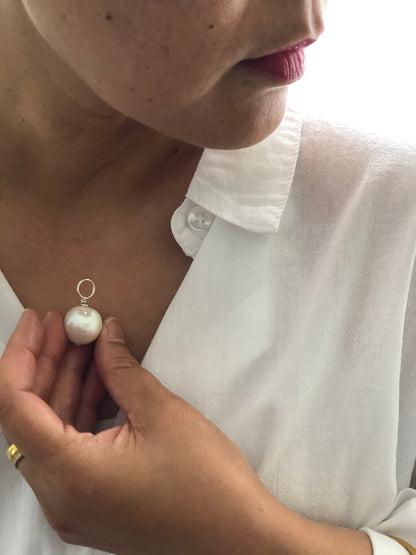 Pearl Pendent 002
