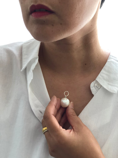 Pearl Pendent 002