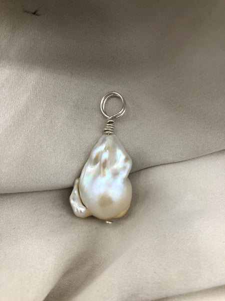 Pearl Pendent 001