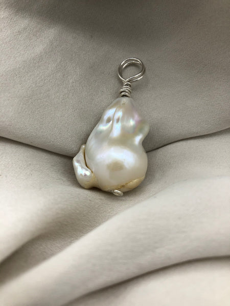 Pearl Pendent 001