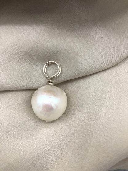 Pearl Pendent 002