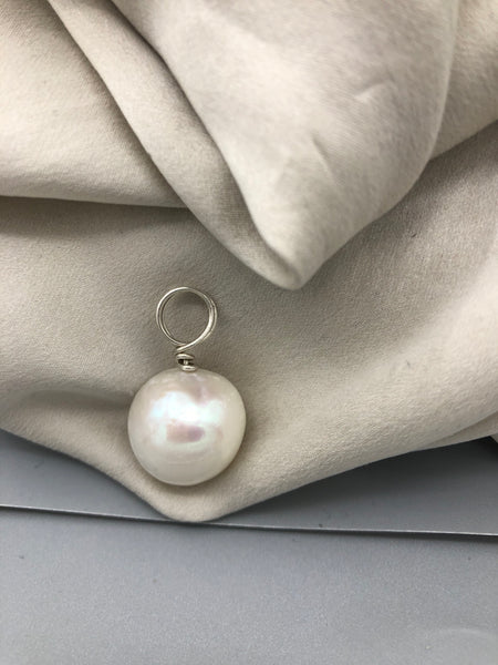 Pearl Pendent 002