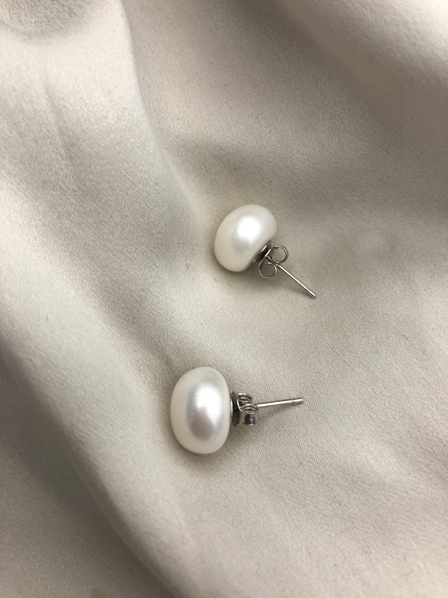 Pearl Stud 010