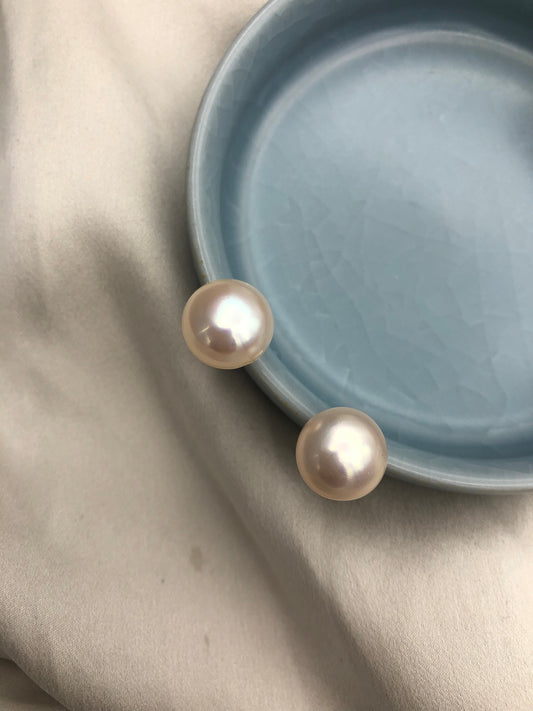 Pearl Stud 011