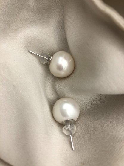 Pearl Stud 012