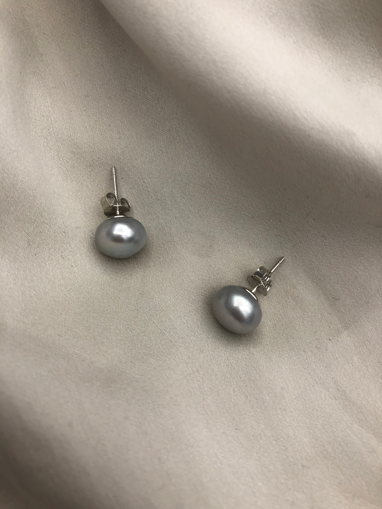 Pearl Stud 008