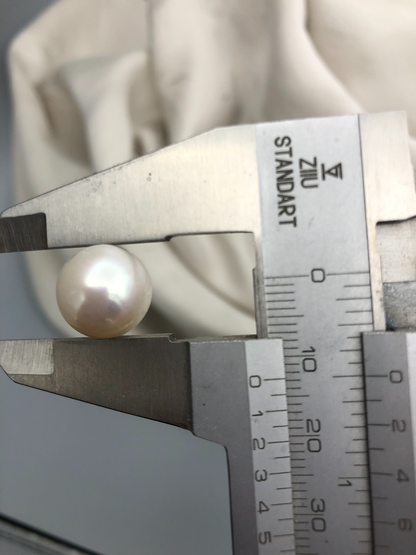 Pearl Stud 012