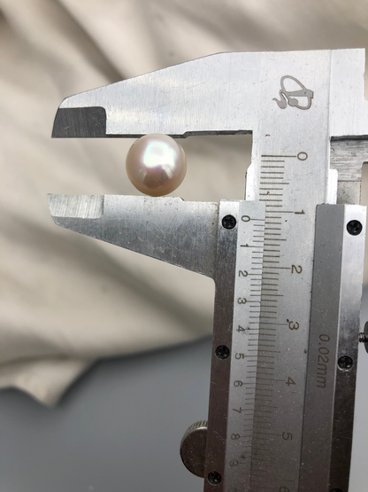 Pearl Stud 011